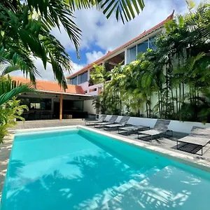 Hotel 007 Surfhouse Bali